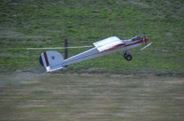 glider-tug-on-takeoff_25709517321_o